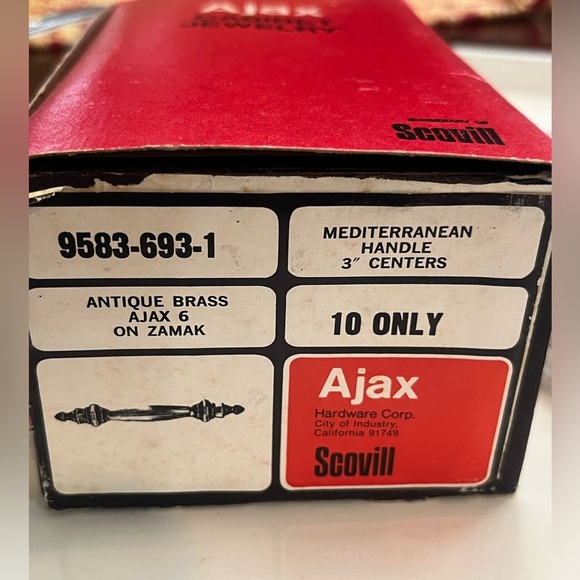 VINTAGE AJAX MEDITERRANEAN CABINET HANDLES, SET OF 10, ANTIQUE BRASS:SCOVILL - Picture 3 of 7